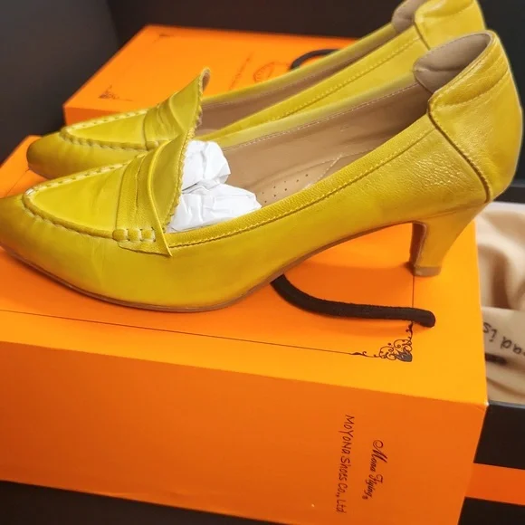 Women's Pointed Toe Leather Pumps - Picture 6 of 14